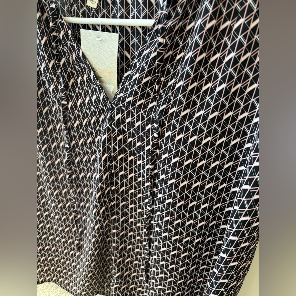 EE:SOME Size Small Top - Picture 4 of 4